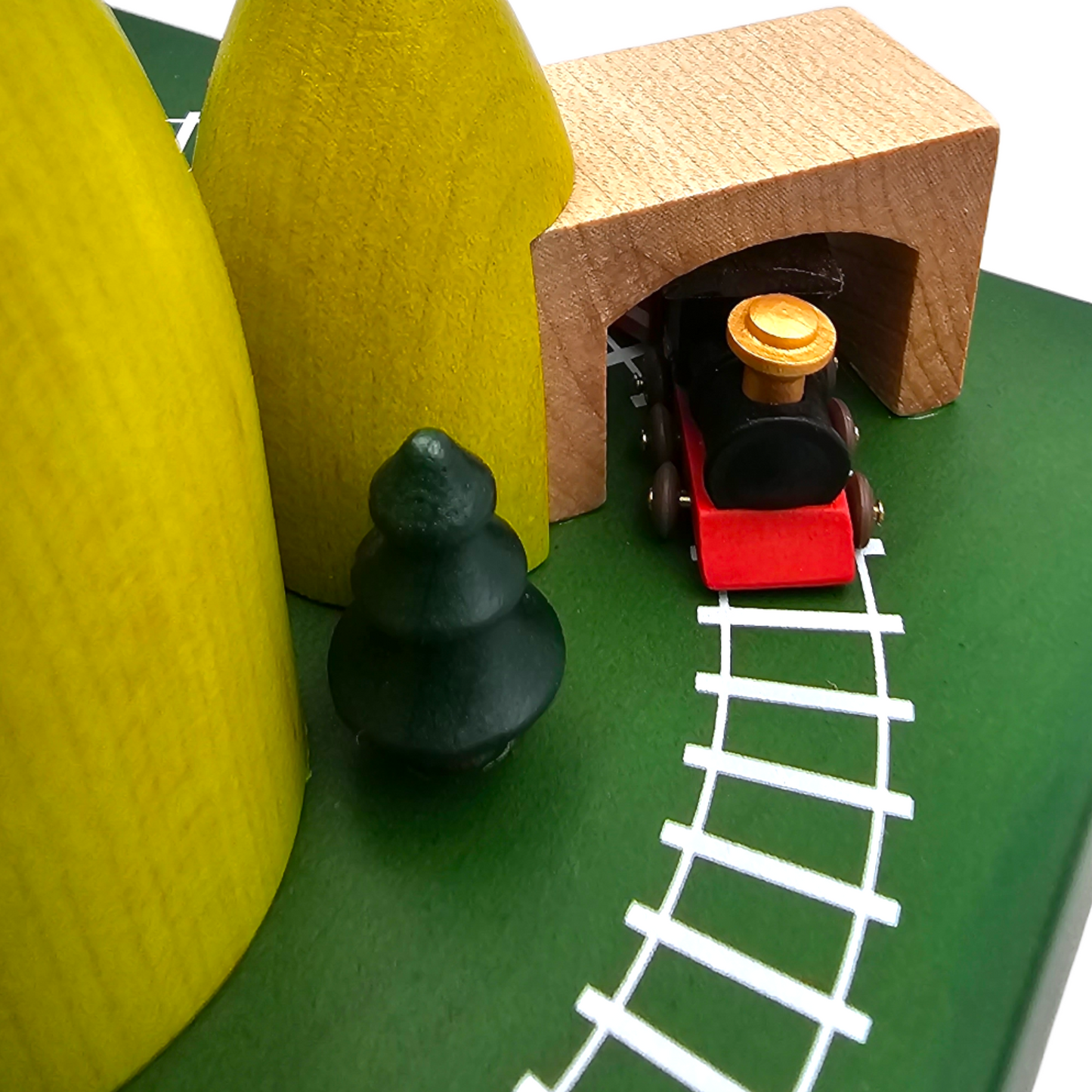 Cave & Train الكهف والقطار