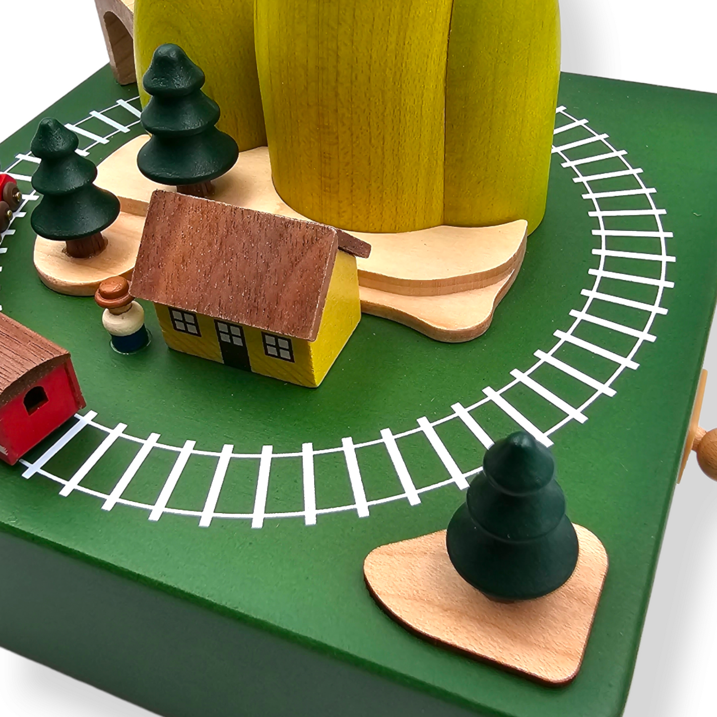 Cave & Train الكهف والقطار