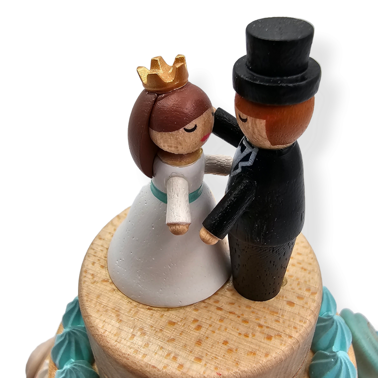 Three Tier Wedding Cake كعكة الزفاف من ثلاث طبقات