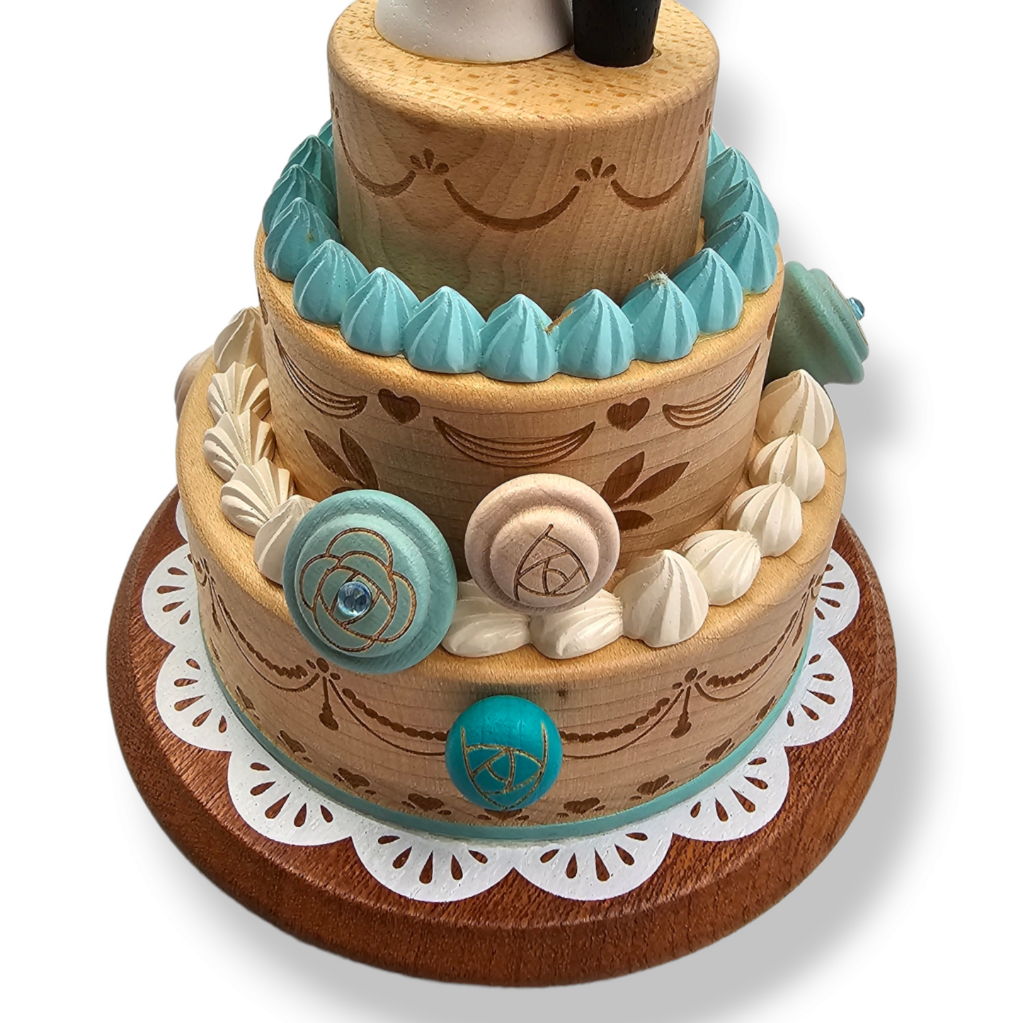 Three Tier Wedding Cake كعكة الزفاف من ثلاث طبقات