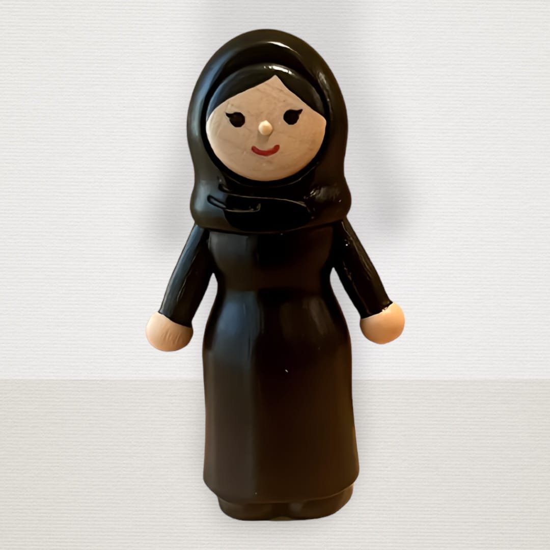 Qatar Woman Attire سيدة بزي قطري